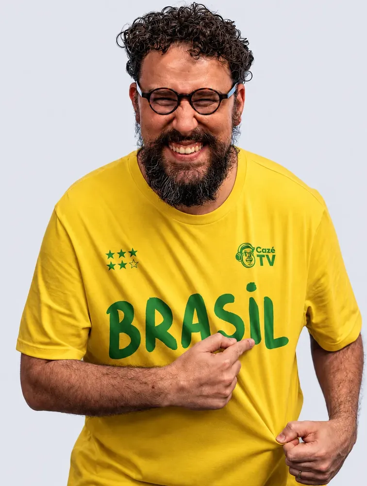 Camisa CazéTV amarela do Traje Oficial Copa 2026